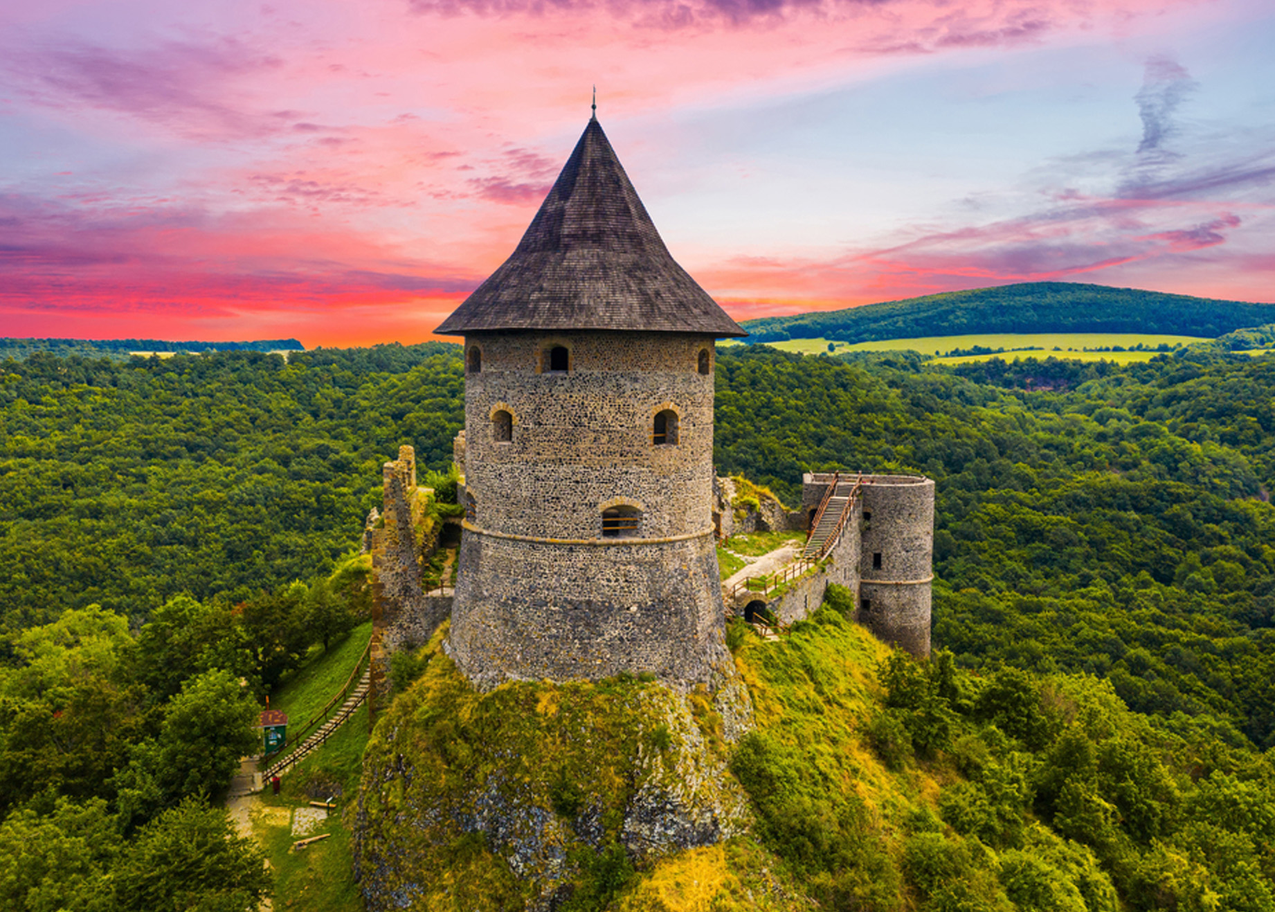Hrad Šomoška v blízkosti Ubytovania v Jesenskom